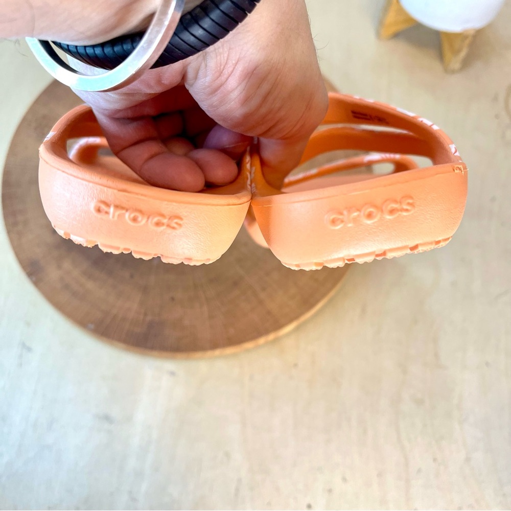 Crocs Kadee II Sandals | Orange with White Seashell Print | Size 8 - Picture 13 of 14